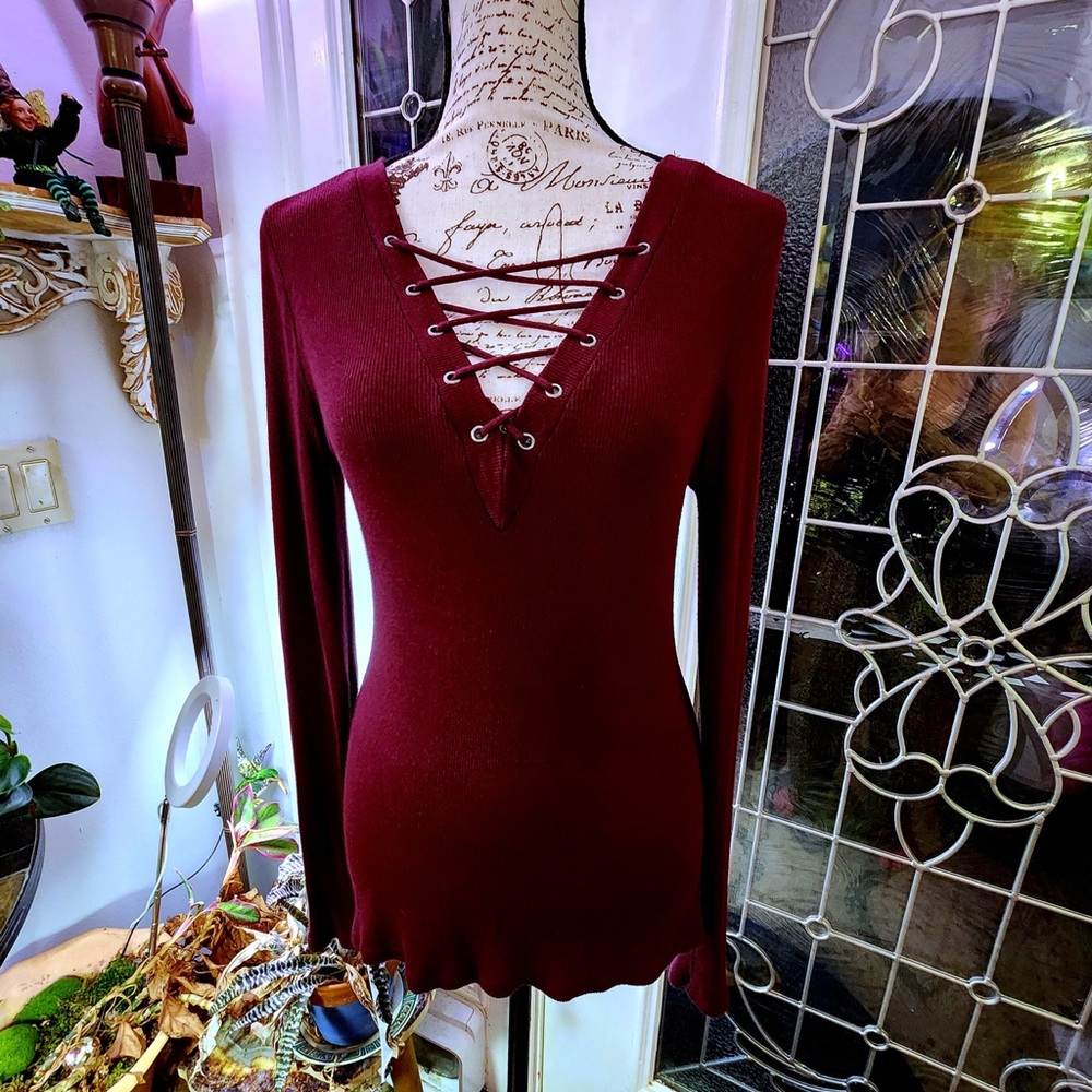 Jessica Simpson Burgundy Plunge Lace-Up Long Sleeve Top L